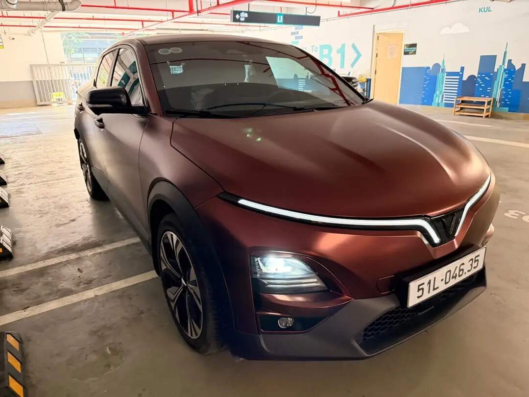 VF6 đầu xe phải