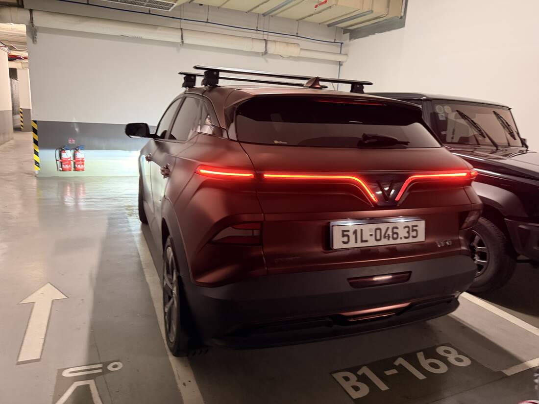 VF6 đuôi xe